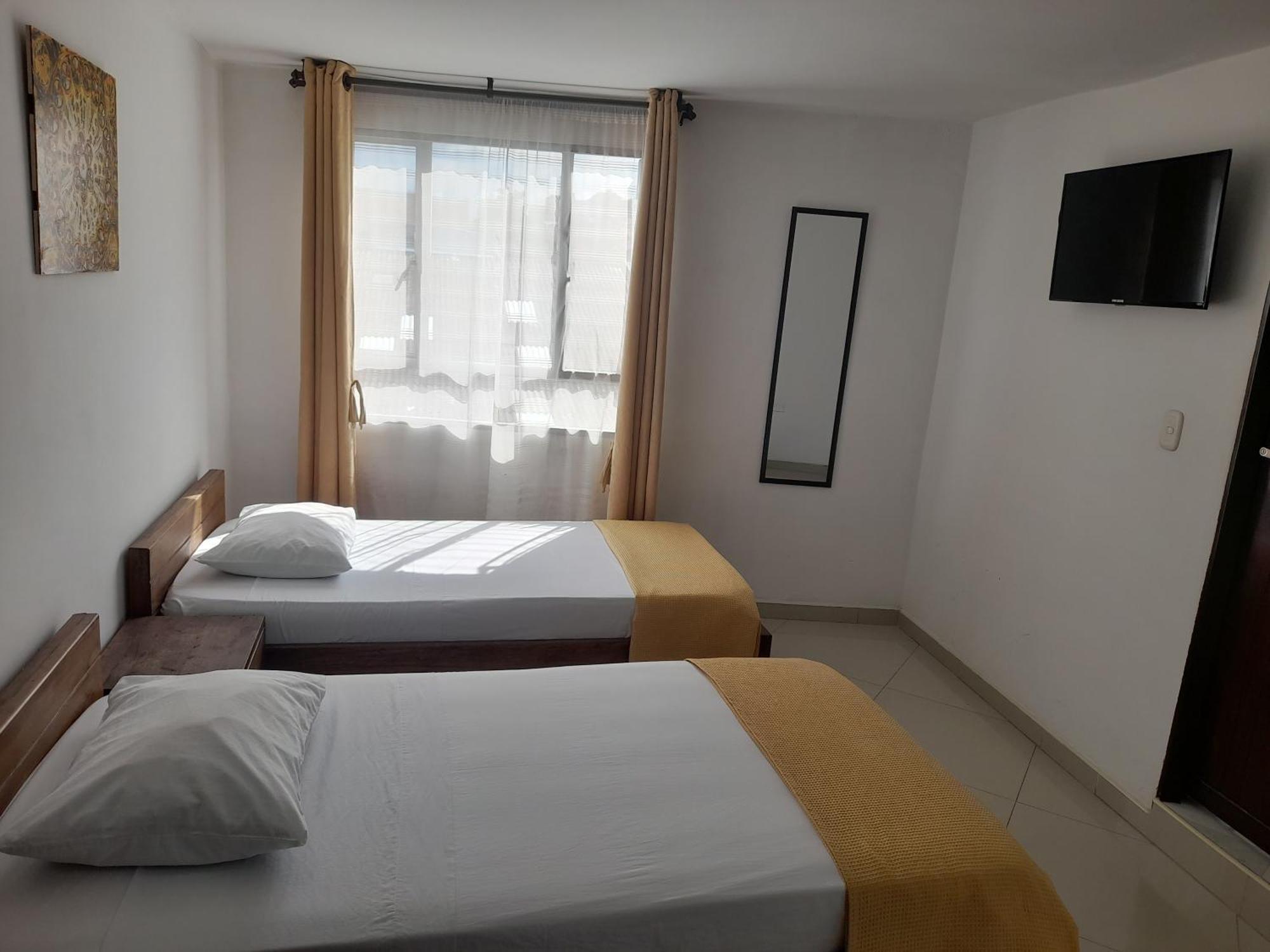 Hotel La Rueda Sr Барбоса Екстер'єр фото